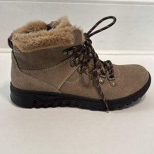 ❤️3/$30 Earth Lace Up Tan Faux Fur-Lined Ankle Boots